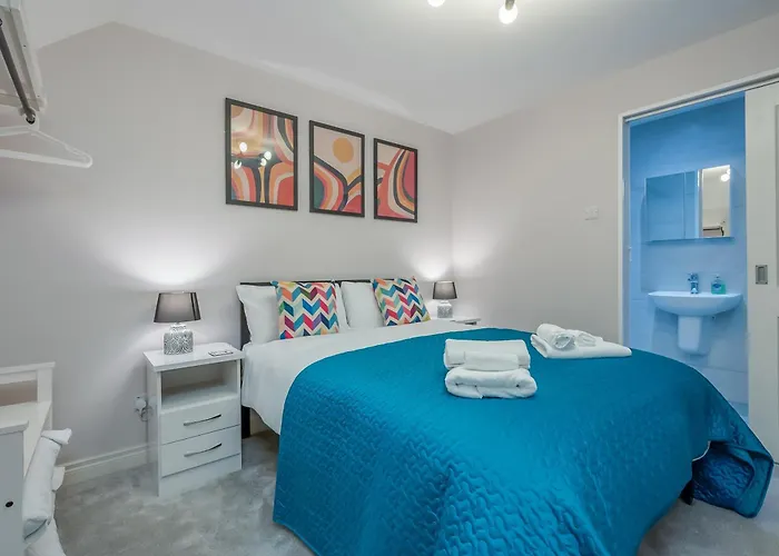 Staybynumbers - Belfast City Centre - 3 Bed, 3 Bathroom & Parking