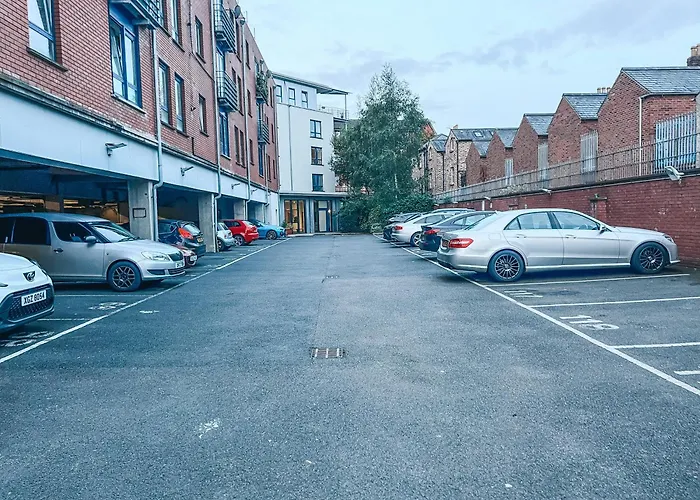 Staybynumbers - Belfast City Centre - 3 Bed, 3 Bathroom & Parking