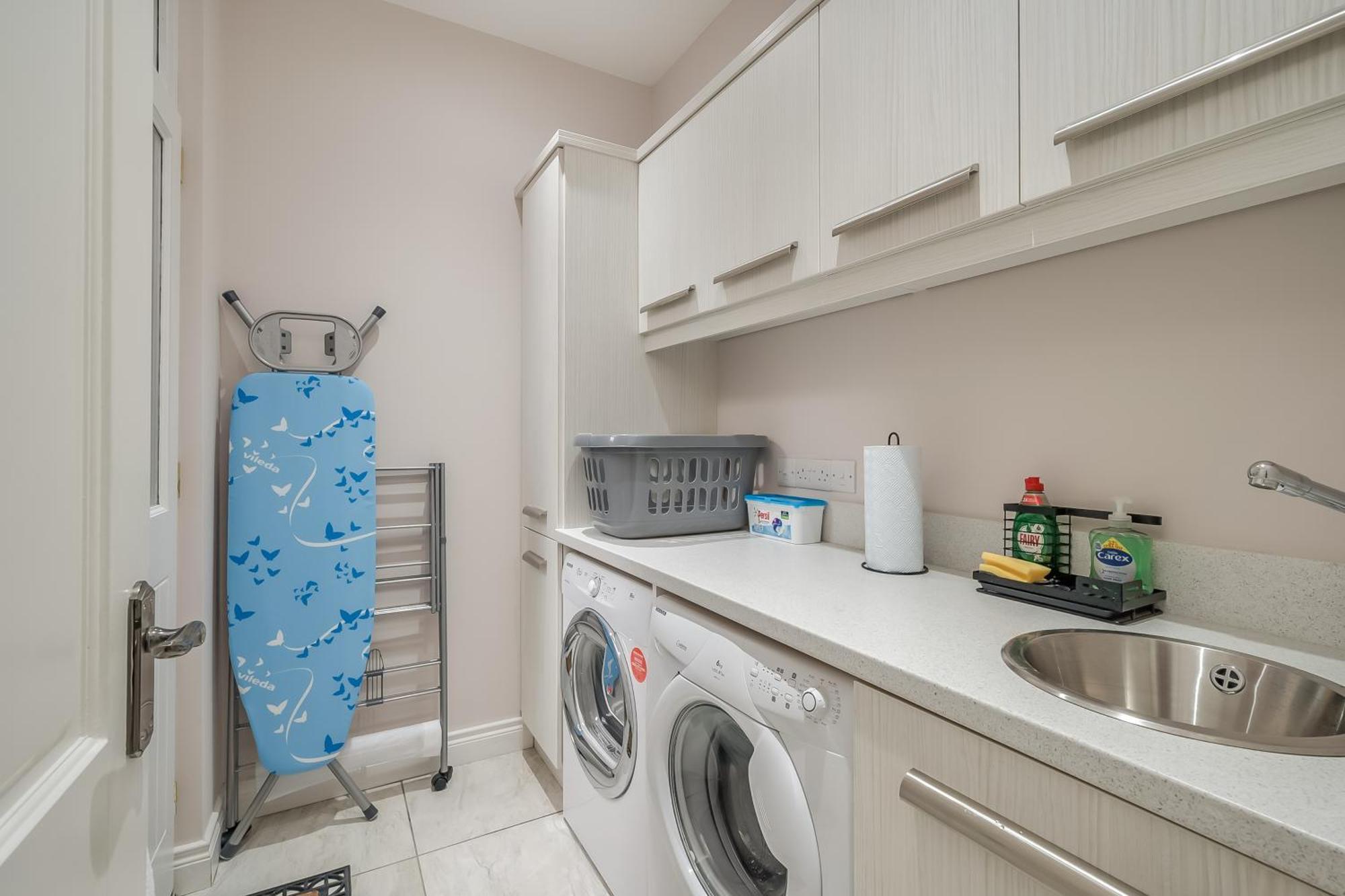 Holiday home Staybynumbers - Centre - 3 Bed, 3 Bathroom & Parking