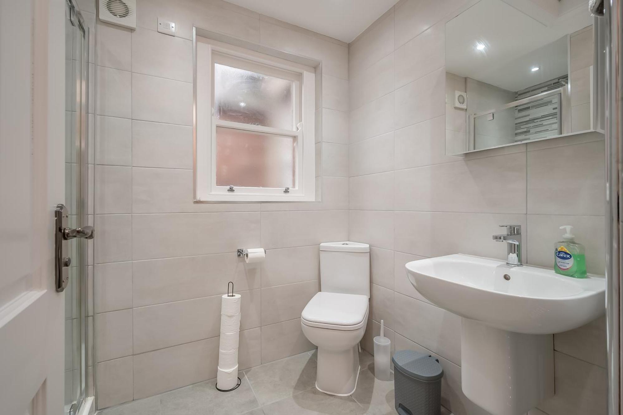 Holiday home Staybynumbers - Centre - 3 Bed, 3 Bathroom & Parking *