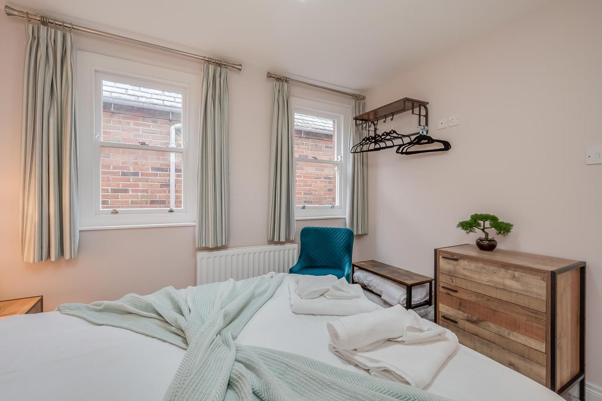 Holiday home Staybynumbers - Centre - 3 Bed, 3 Bathroom & Parking *