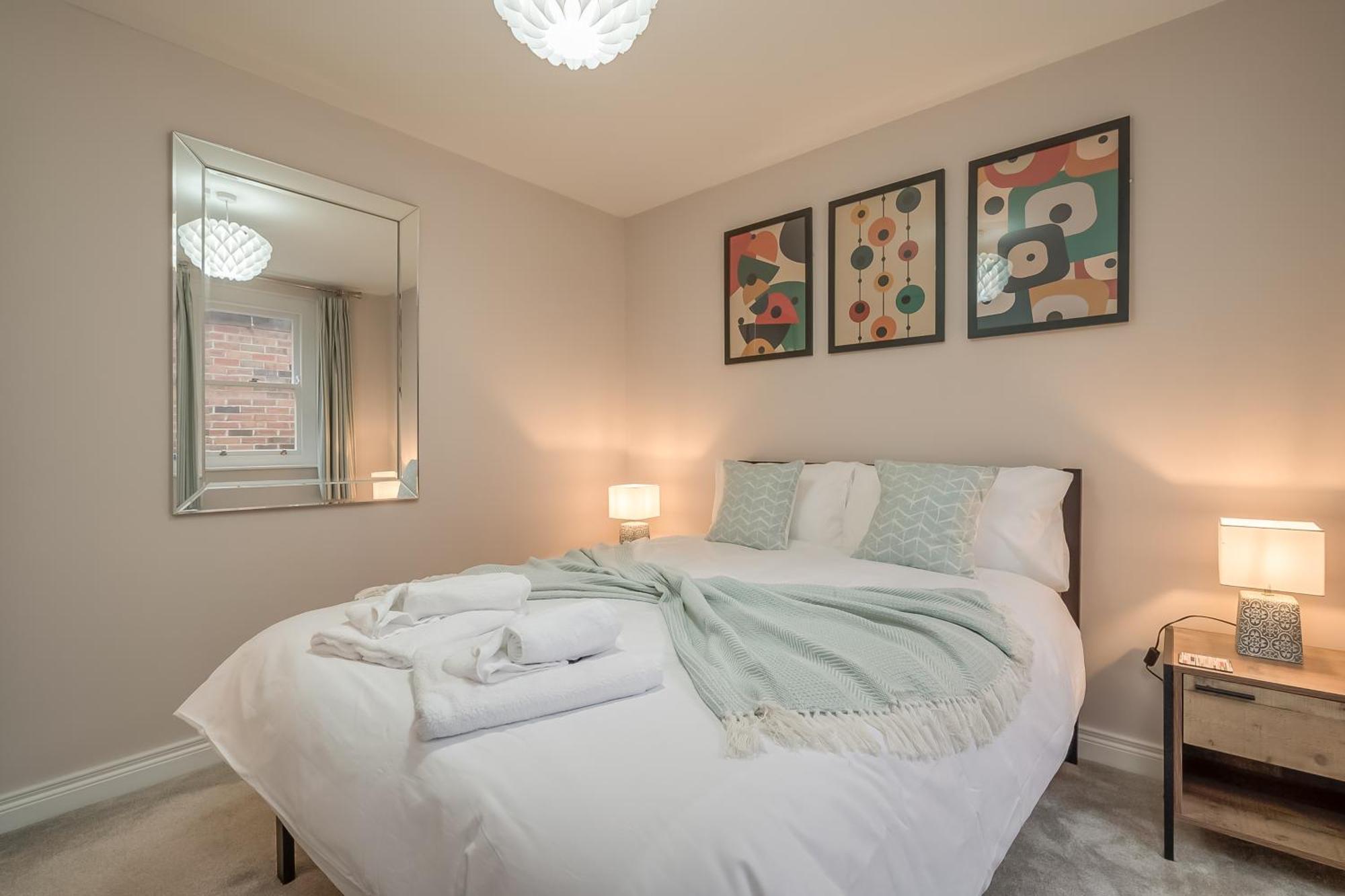 Staybynumbers - Centre - 3 Bed, 3 Bathroom & Parking Holiday home *
