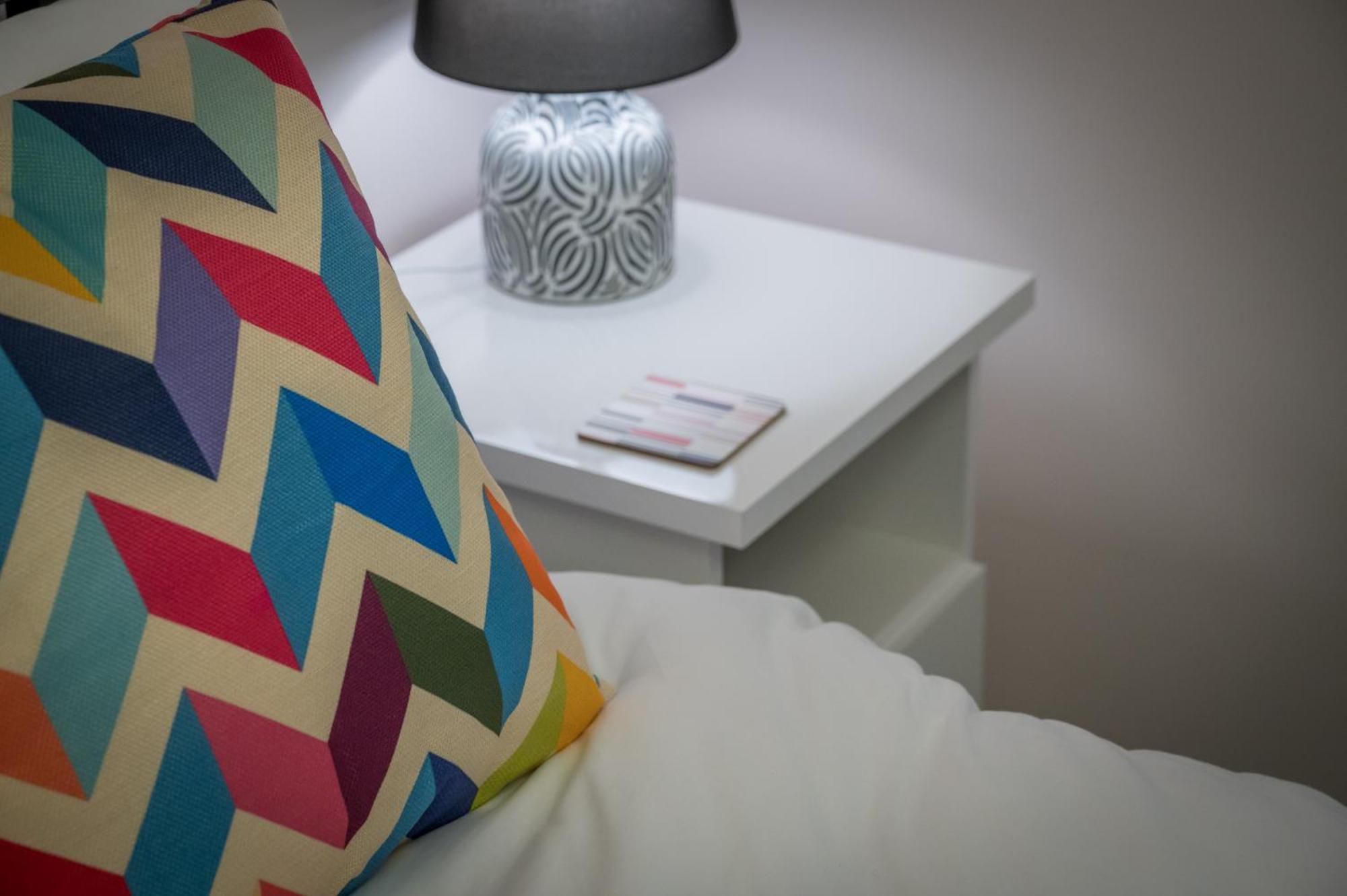 Staybynumbers - Centre - 3 Bed, 3 Bathroom & Parking *