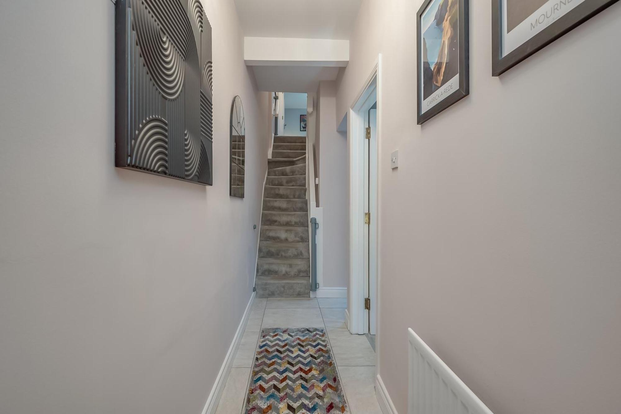 Staybynumbers - Centre - 3 Bed, 3 Bathroom & Parking Belfast