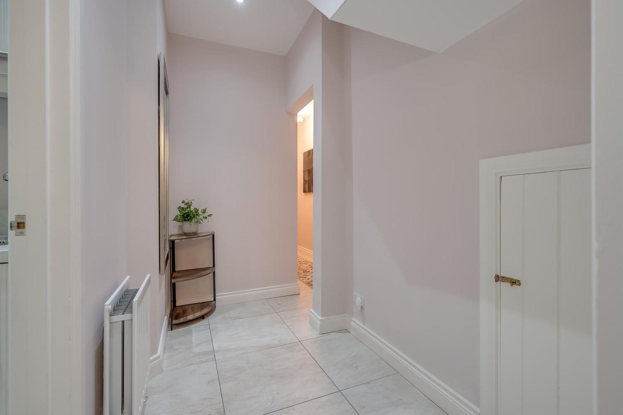 Holiday home Staybynumbers - Centre - 3 Bed, 3 Bathroom & Parking *