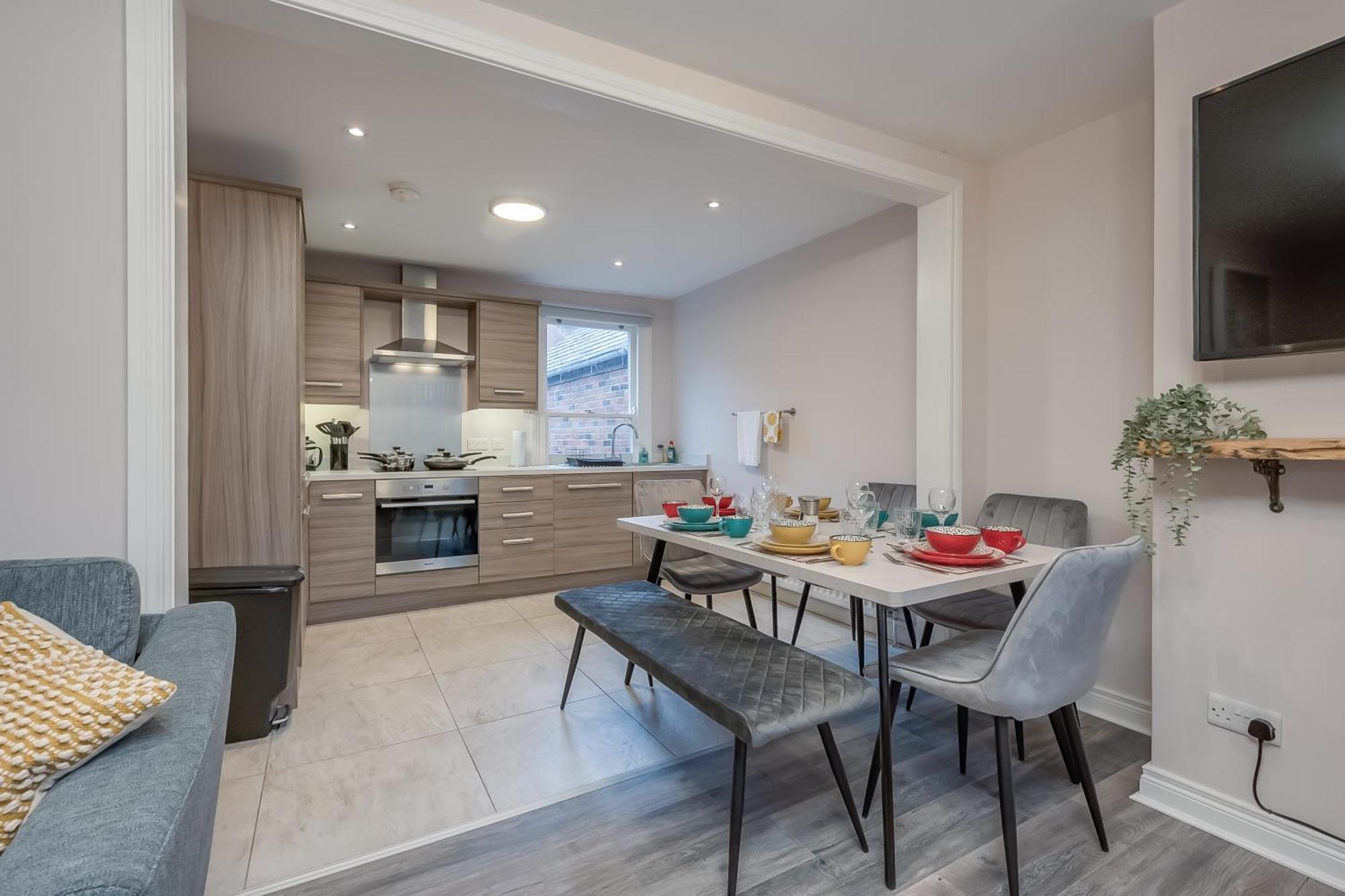 Holiday home Staybynumbers - Centre - 3 Bed, 3 Bathroom & Parking *