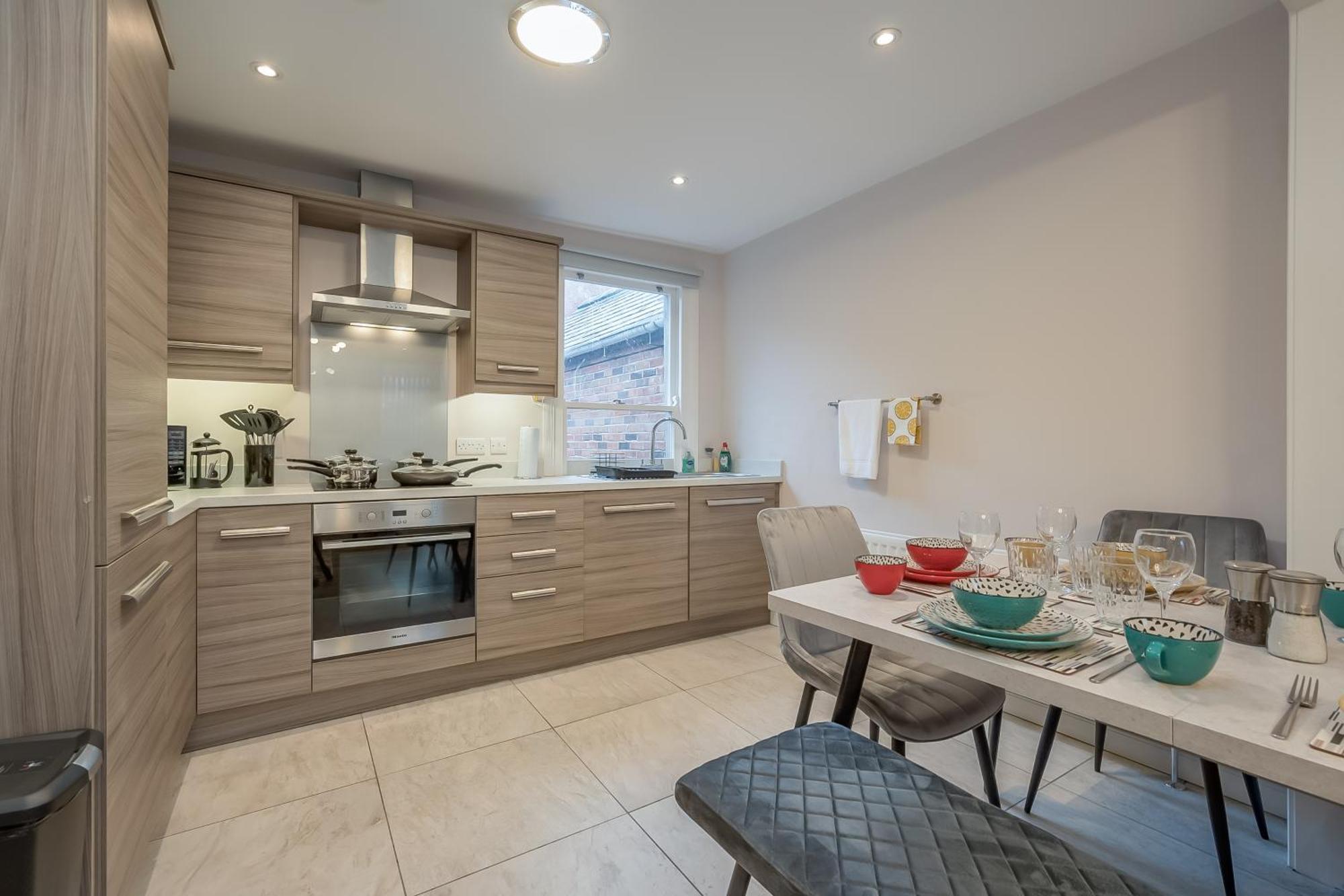 Staybynumbers - Centre - 3 Bed, 3 Bathroom & Parking Belfast