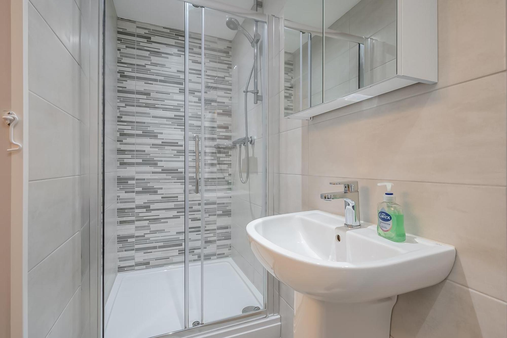 Holiday home Staybynumbers - Centre - 3 Bed, 3 Bathroom & Parking Belfast