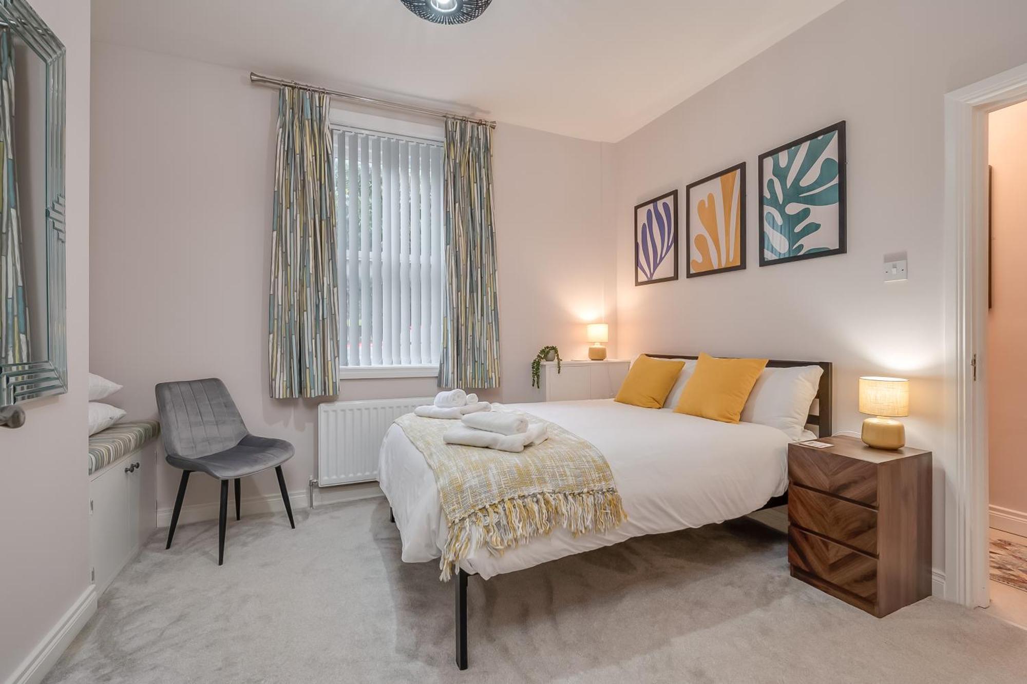 Holiday home Staybynumbers - Centre - 3 Bed, 3 Bathroom & Parking *