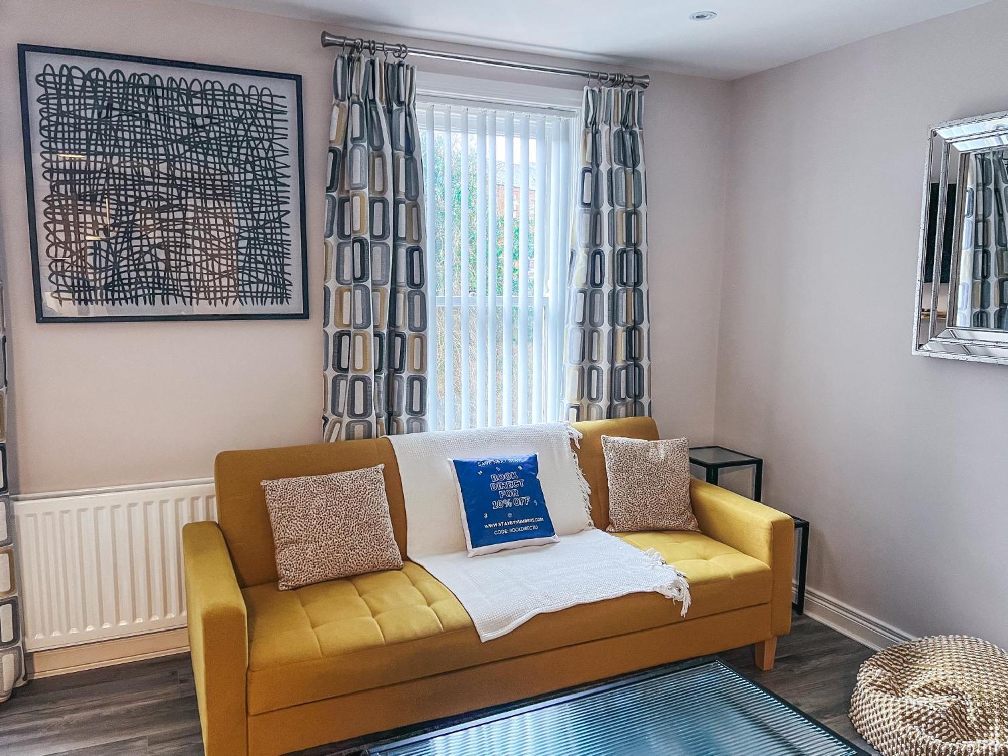 Staybynumbers - Centre - 3 Bed, 3 Bathroom & Parking * Belfast