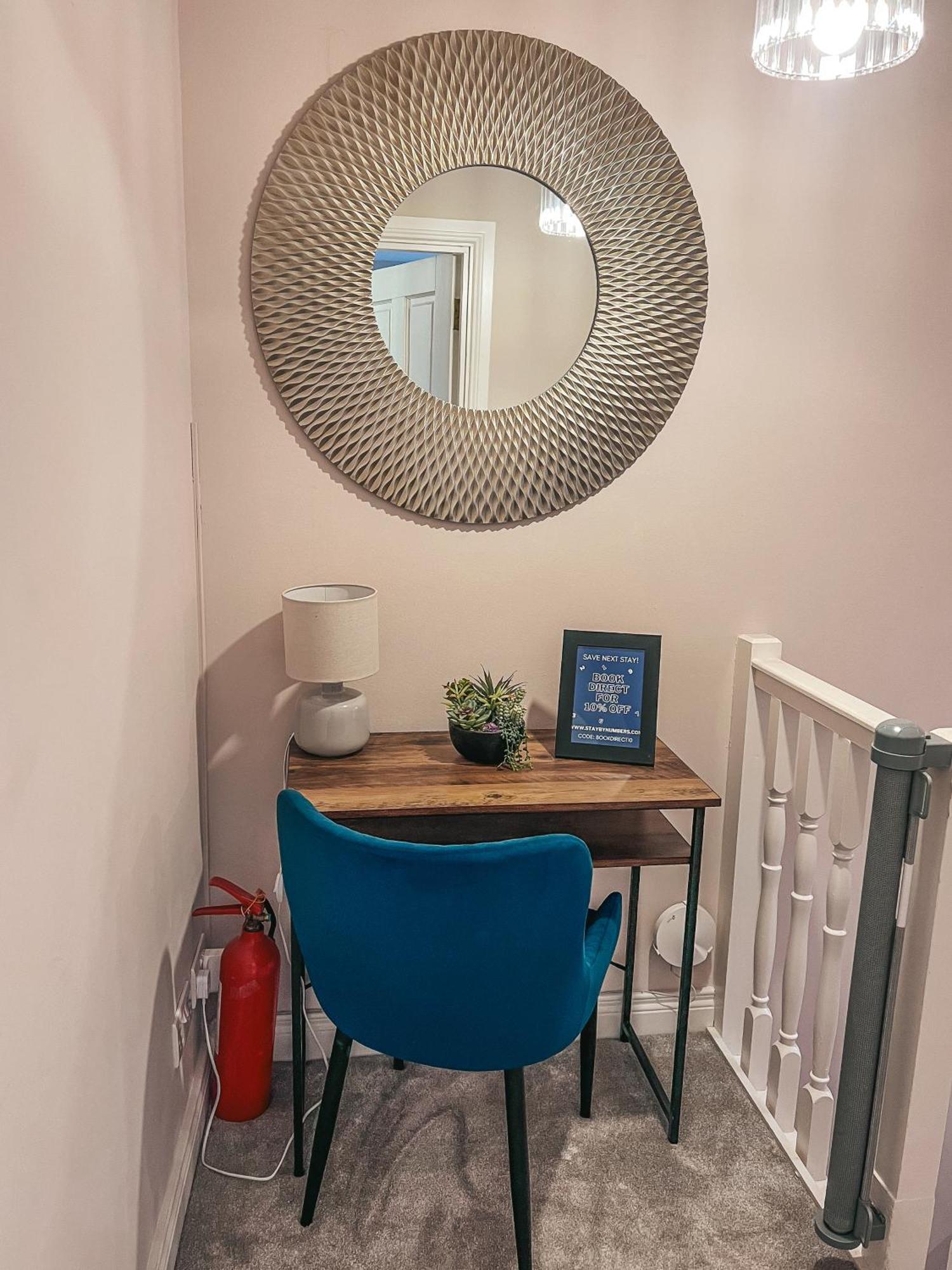 Holiday home Staybynumbers - Centre - 3 Bed, 3 Bathroom & Parking *
