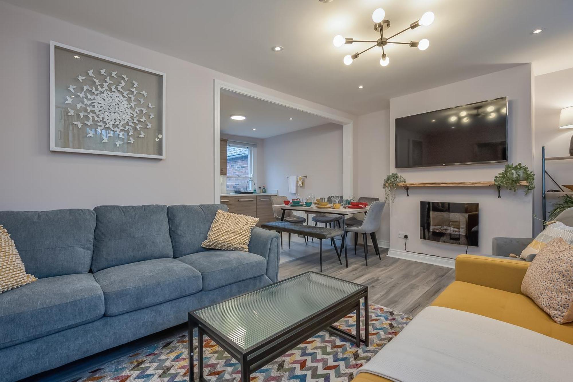 Staybynumbers - Centre - 3 Bed, 3 Bathroom & Parking Belfast
